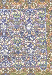 Tejido cuadrado con un denso patrón floral en púrpura, verde y colores pastel, con una banda con logo en la parte inferior. Textura suave.