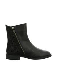 Schwarze Knöchelboots aus glattem Leder mit einem geprägten Blumenmuster, seitlichem Reißverschluss, Kapzehen und einem niedrigen Blockabsatz.