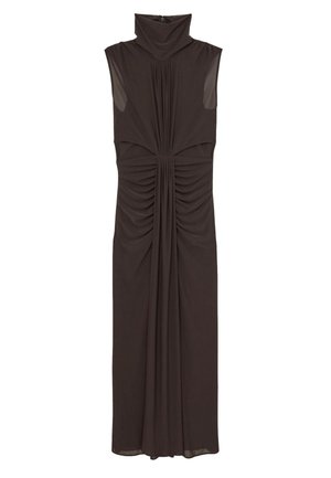 Mouwloze donkerbruine maxi-jurk met hoge col, centrale verticale plooien en geplooide details rond taille en heupen.