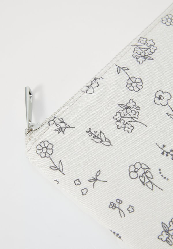 FLOWER SET - Wash bag4