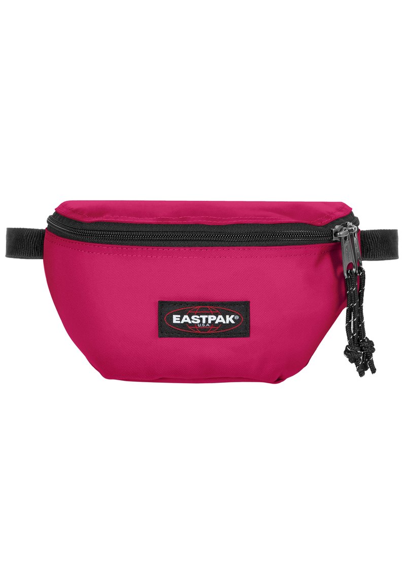 Riñonera de tela rosa brillante con cremallera negra y parche de logo. Presenta un diseño compacto con una superficie texturizada y correa ajustable.