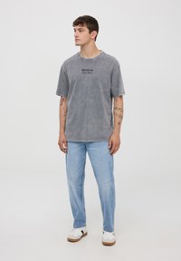 Terranova CON SCRITTA GOTICA FRONTE/RETRO - T-shirt con stampa - grigio