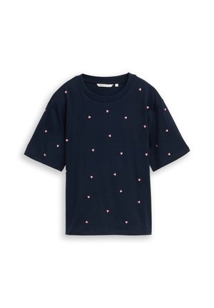 Granatowy t-shirt z krótkim rękawem, ozdobiony rozmieszczonymi drobnymi różowymi nadrukami w kształcie serc oraz okrągłym dekoltem.