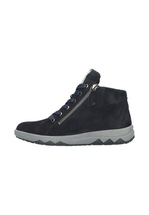 Baskets montantes noires en daim avec semelle en caoutchouc grise, design en zigzag, lacets bleus et zip latéral pour un enfilage facile.