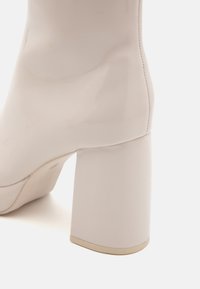 Even&Odd Botas de salto alto - off-white
