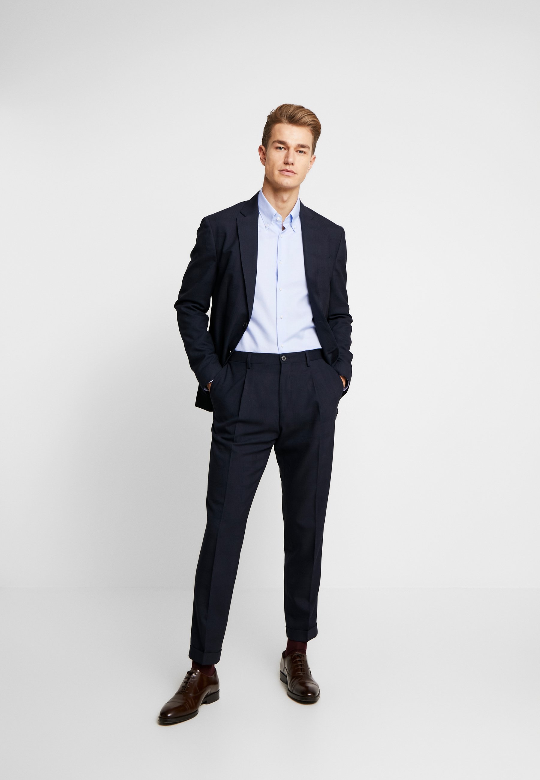 tommy hilfiger tailored fit