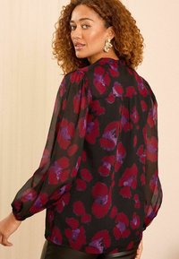 Love & Roses PETITE FIT - ZIP FRONT MIX SHEER LONG SLEEVE - Palaidinė - red animal