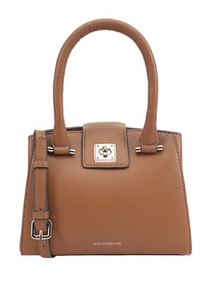 Sac à main en cuir marron avec un design structuré, des poignées courtes, une bandoulière amovible et des accents en métal argenté. Logo de la marque affiché à l'avant.