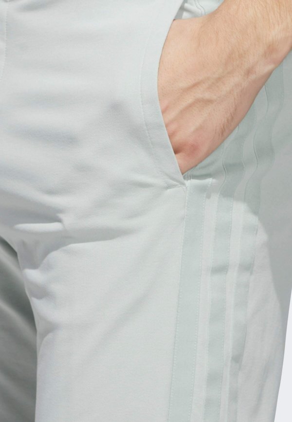 BASE BEYOND - Chinos - silver2