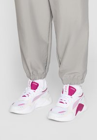 Puma - RS-X REINVENTION - Pantofi alergare trail - white magenta gleam Imagine miniatură 1