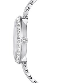 Silberne Uhr mit rundem Gehäuse, verziert mit einer Reihe von klaren Kristallen und einem strukturierten Gliederarmband. Verfügt über eine runde Krone neben dem Gehäuse.