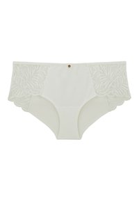 String blanc avec des accents de dentelle florale sur les côtés, présentant un devant lisse et des bords festonnés, ainsi qu'un petit bouton décoratif marron.