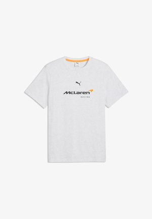 T-shirt blanc à manches courtes avec logo Puma noir et texte McLaren Racing en noir et orange au centre devant.