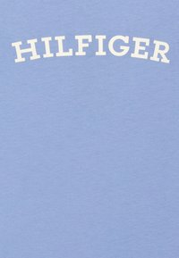 Tommy Hilfiger ARCHED TEE - Camiseta estampada - june iris