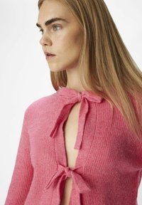Object OBJPARVI NOOS - Vest - hot pink