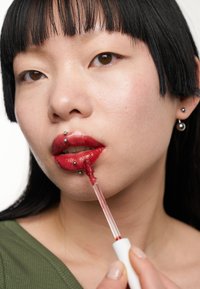Unleashia NON STICKY DAZZLE TINT - Lip stain - sunbeam