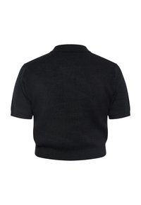 Polo shirt nero a maglia con maniche corte e colletto, caratterizzato da una silhouette aderente e una trama liscia. Senza motivi o dettagli distintivi.