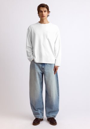 PULL&BEAR, RELAXED LONG SLEEVE - T-SHIRT - Pitkähihainen paita - white