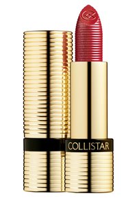 Röd läppstift med ribbad guldkapsel, som har en svart rand märkt "COLLISTAR." Läppstiftet har en texturerad spets och en glansig finish.