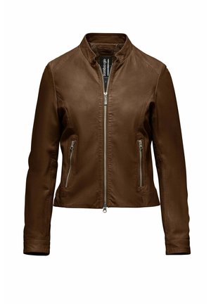 Bruine leren jas met opstaande kraag, rits aan de voorkant en twee verticale zijzakken met rits, afgebeeld tegen een effen witte achtergrond.