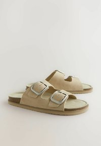 Sandalias planas - neutral suede