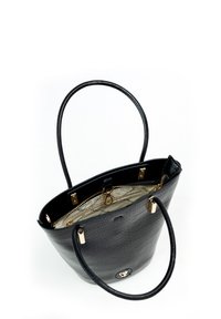 Borsa tote nera con texture, dalla forma strutturata, dotata di due manici, hardware dorato e chiusura con zip. L'interno è beige con motivi.