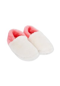 Un paio di pantofole bianche morbide con rivestimento in peluche rosa, progettate per il comfort e il calore indoor.