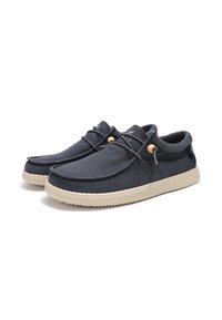 Scarpe in tessuto navy con punta rotonda, suola in gomma beige e due dettagli in legno. Presentano cuciture decorative e un design slip-on.