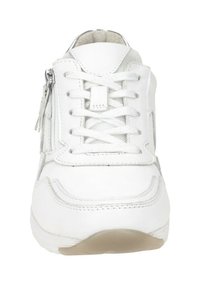 Witte sport sneaker met een vetersluiting, zijrits, glad leren materiaal en textiele accenten. Rond gesneden neus en gevoerde zool.