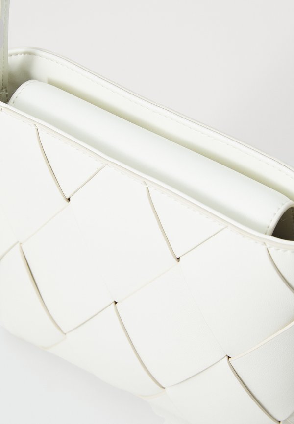 SQUARE CROSSBODY - Cross body bag - chalk3