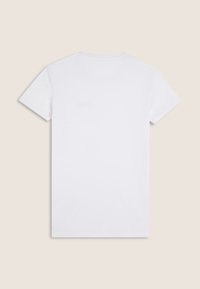 T-shirt bianco in cotone con maniche corte. Collo rotondo, vestibilità classica, texture liscia, senza motivi o decorazioni visibili sul retro.