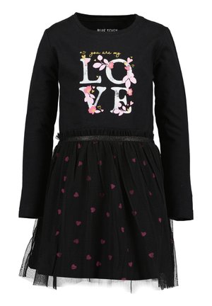 Czarna sukienka z długim rękawem z napisem „You are my LOVE” i różowymi kwiatowymi wzorami na górze oraz tiulową spódnicą ozdobioną rozsianymi różowymi sercami.