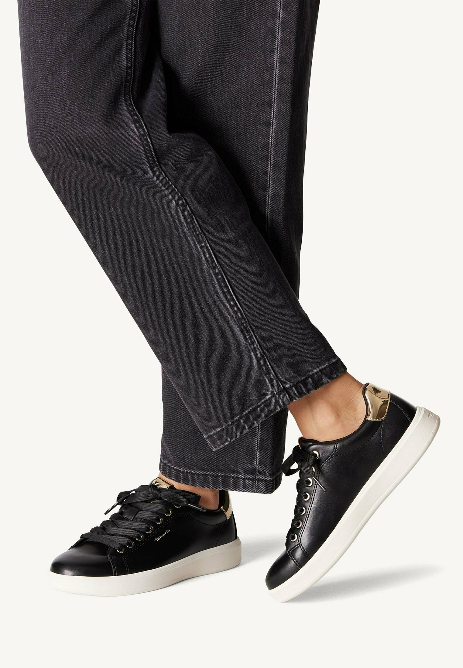 Sneaker da donna Tamaris in pelle color cuoio
