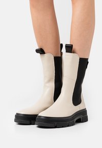 GANT MONTHIKE - Platform ankle boots - natural