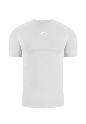 T-shirt de sport blanc à manches courtes avec détails discrets en mesh et petit logo abstrait sur la poitrine, vue de face.