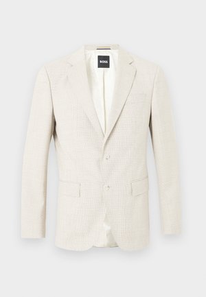 Ανοιχτό μπεζ ανδρικό σακάκι με δύο κουμπιά, πέτο με εγκοπή, τσέπες με καπάκι και ετικέτα BOSS μέσα στον γιακά.