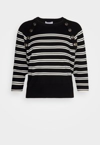 Czarny i biały w paski sweter z długim rękawem, ozdobiony sześcioma metalicznymi guzikami wzdłuż szwów na ramionach.