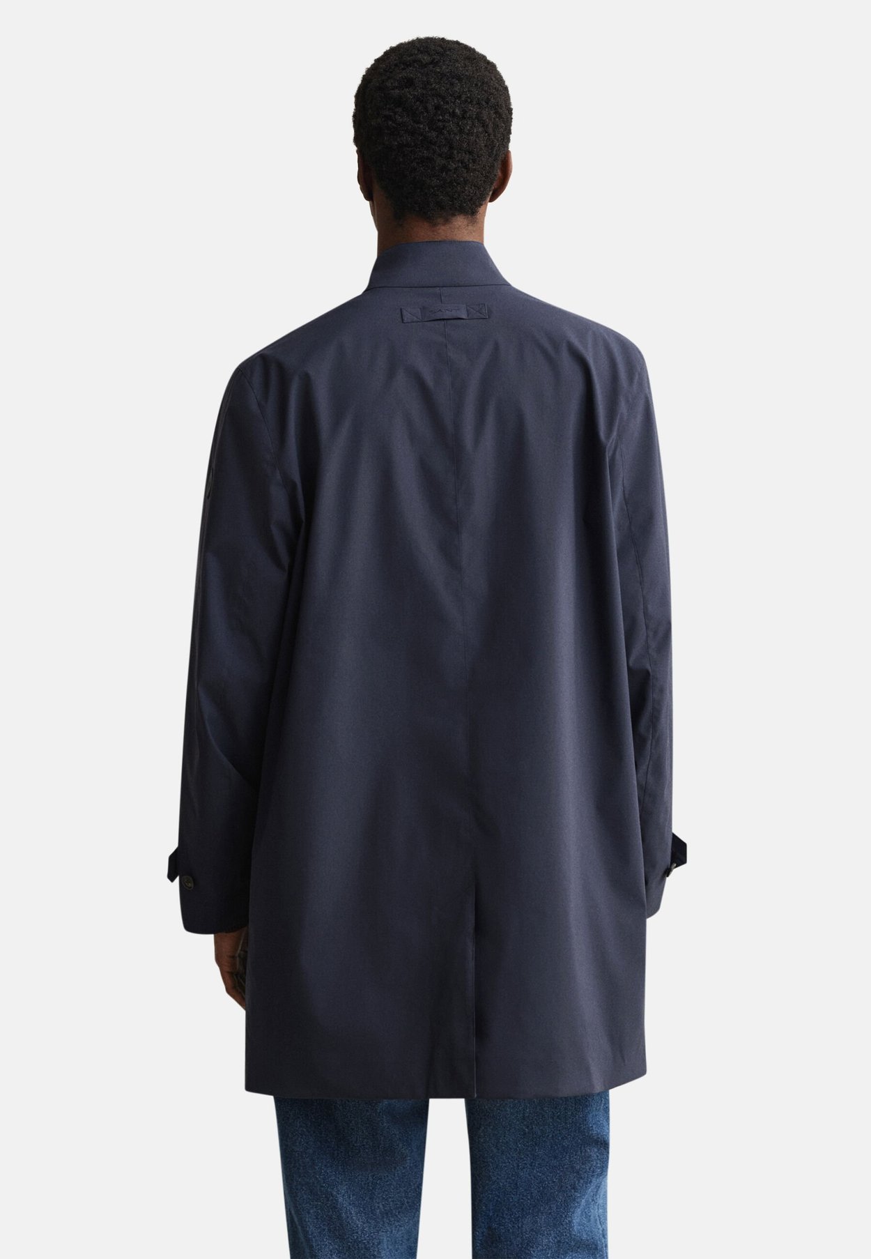 LIGHTWEIGHT COMMUTER COAT