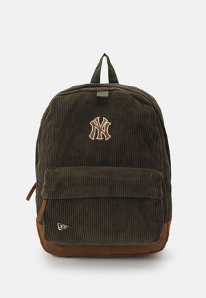 STADIUM BAG UNISEX - Turistinė kuprinė - green