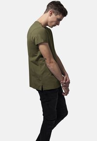Urban Classics Základné tričko - olive