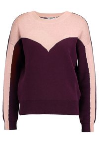 Svetr pletený z hlubokého purpurového materiálu s jemně růžovými akcenty. Široký kulatý výstřih, dlouhé rukávy a vzor chevron na hrudi.