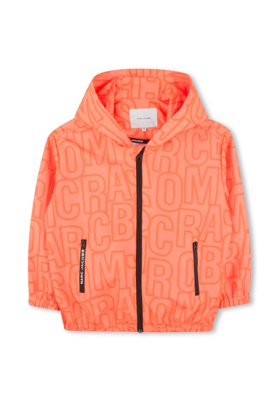 Neon oranje windjack met capuchon, voorzien van grote patroonletters, voorzijde met rits en elastische manchetten en zoom.