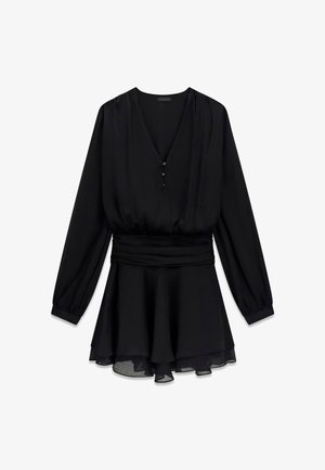 Abito lungo nero a maniche lunghe con scollo a V, tre bottoni sul petto, vita arricciata e orlo della gonna a balze svasate.