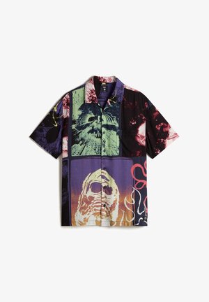 Camicia a maniche corte con un design grafico astratto multicolore caratterizzato da vari motivi, prevalentemente in colori scuri, e una chiusura con bottoni.