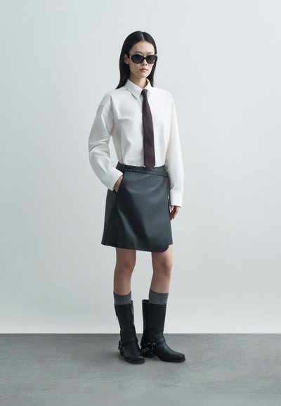 Vivienne Westwood Ochelari de soare - gloss black