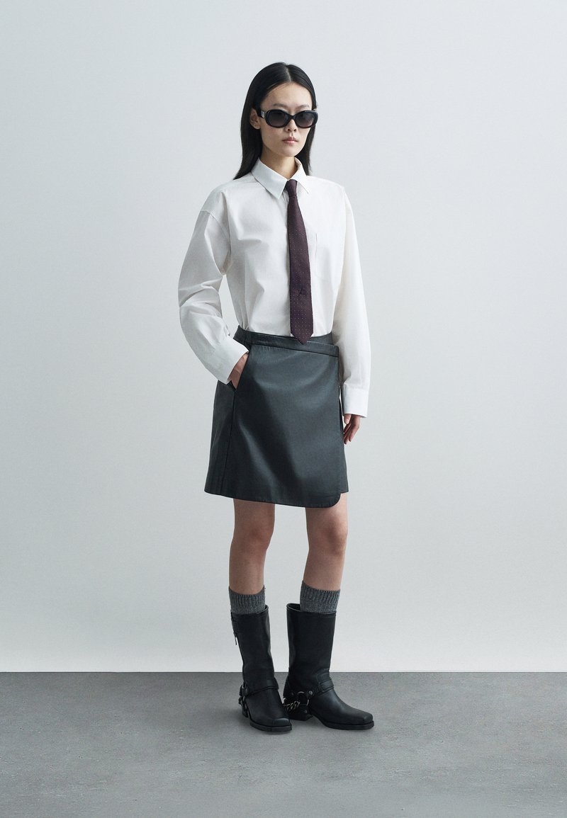 Vivienne Westwood Sunglasses - gloss black