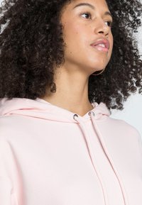 Monki Sweatshirt com capuz - light pink