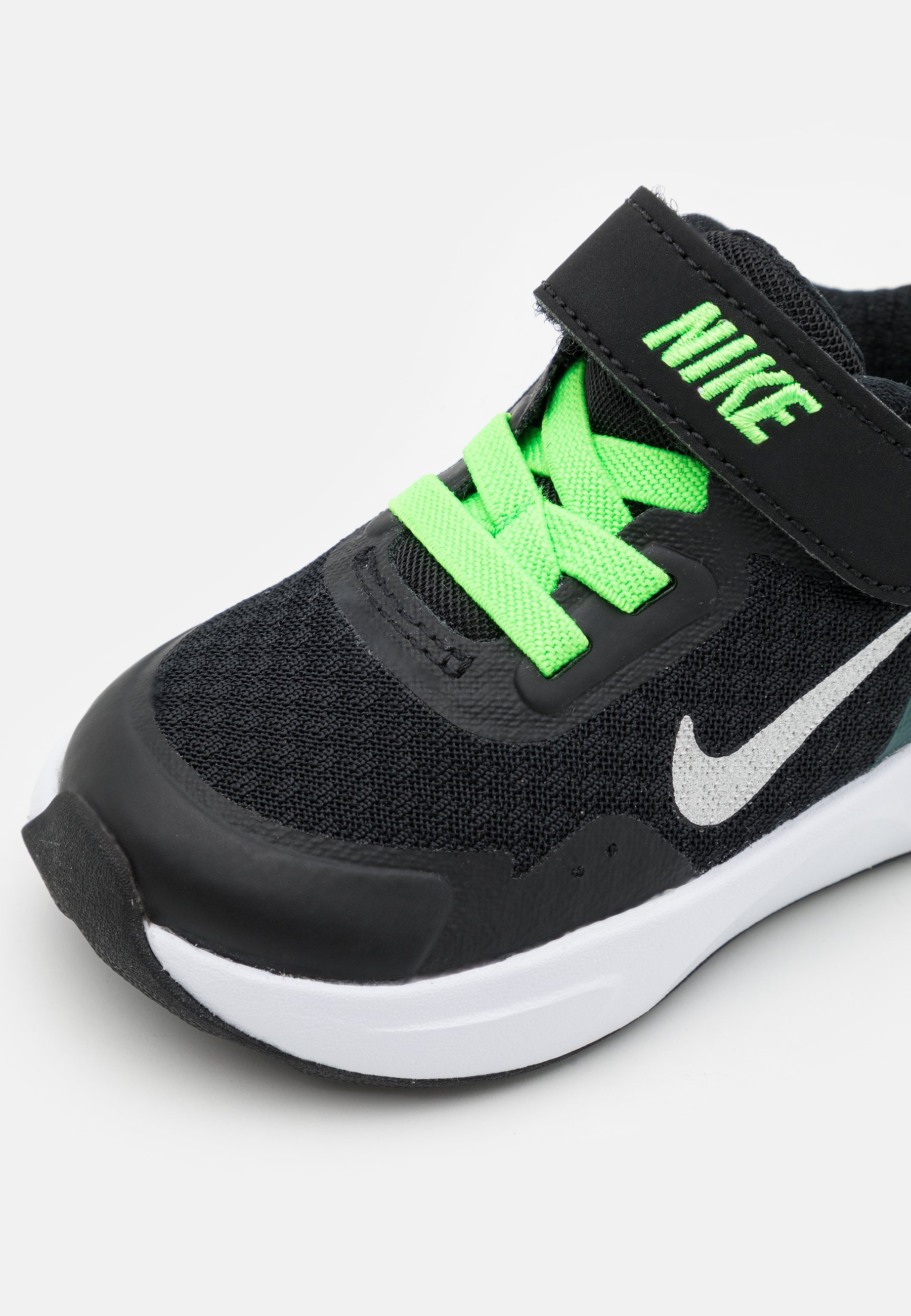 Nike Sportswear WEARALLDAY UNISEX - Trainers - black/chrome/green  strike/black - Zalando.co.uk