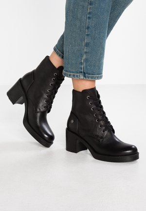 Plateaustiefelette - black