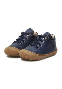 Námořnické modré kožené boty s gumovou béžovou podrážkou, kulatou špičkou a šněrovacím designem. Obsahují prošívané detaily a měkkou vnitřní podšívku.